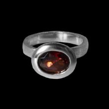vzA228R (Silver Ring with Garnet Stone)