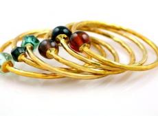 mbB83B (Pair of Bangles with Recycled Glass Bola)